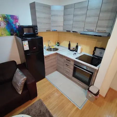 Giraffe By Nights & Smiles Apartman *