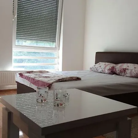 Giraffe By Nights & Smiles Apartman